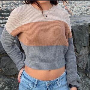 Hollister Colorblock Crop Chunky Cable Knit
Sweater Small